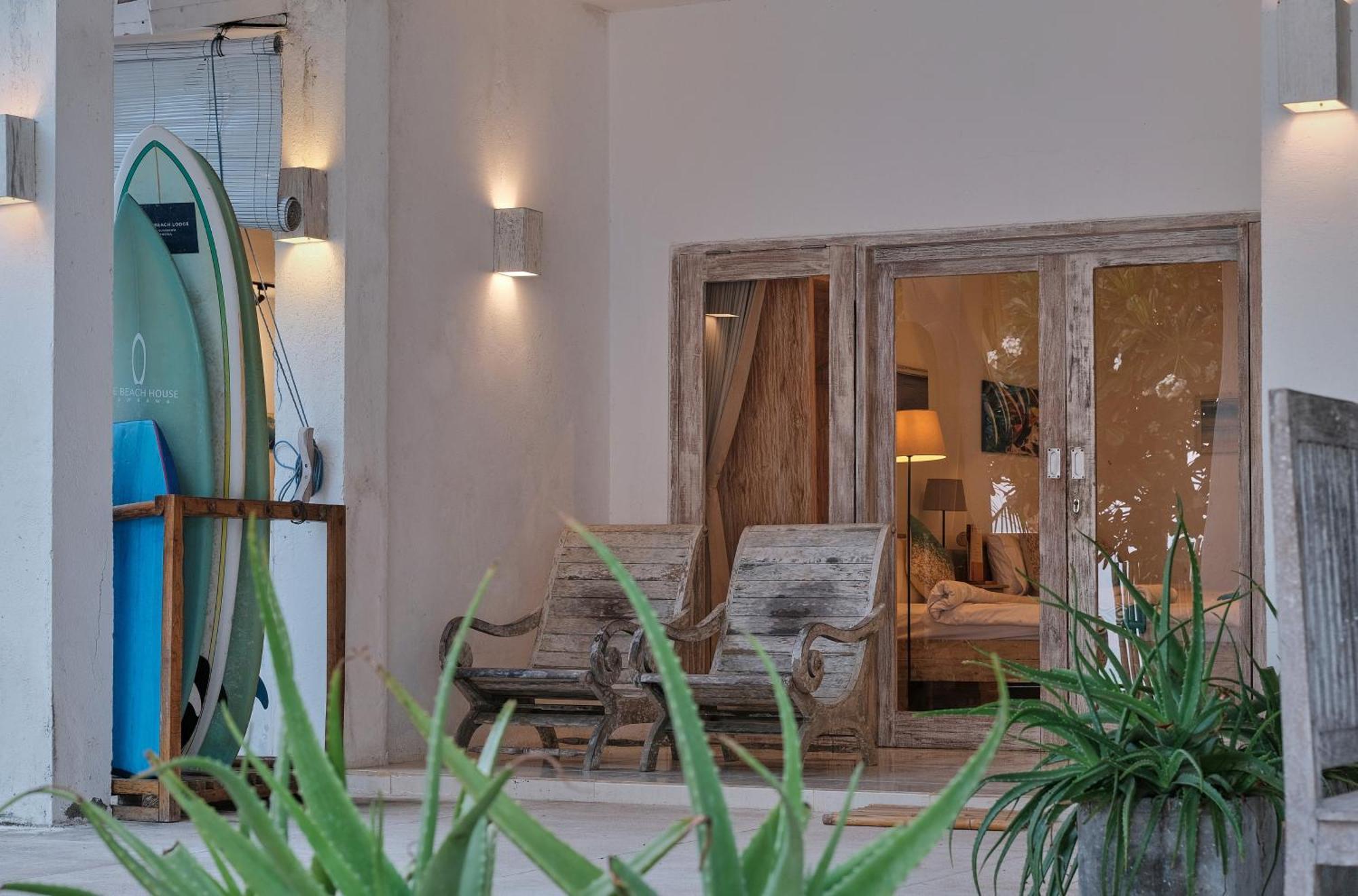 Myamo Beach Lodge Jereweh Exteriér fotografie