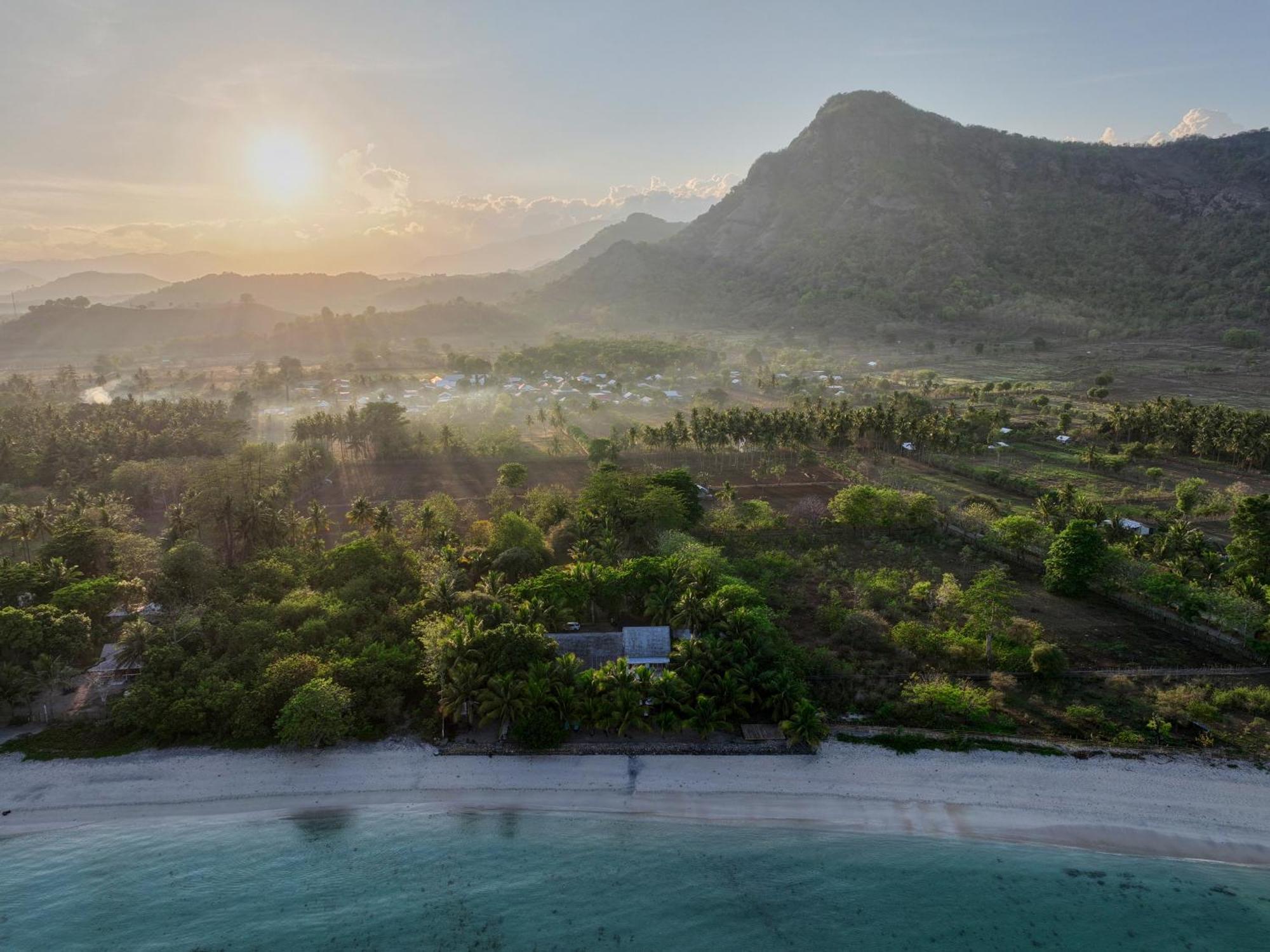 Myamo Beach Lodge Jereweh Exteriér fotografie