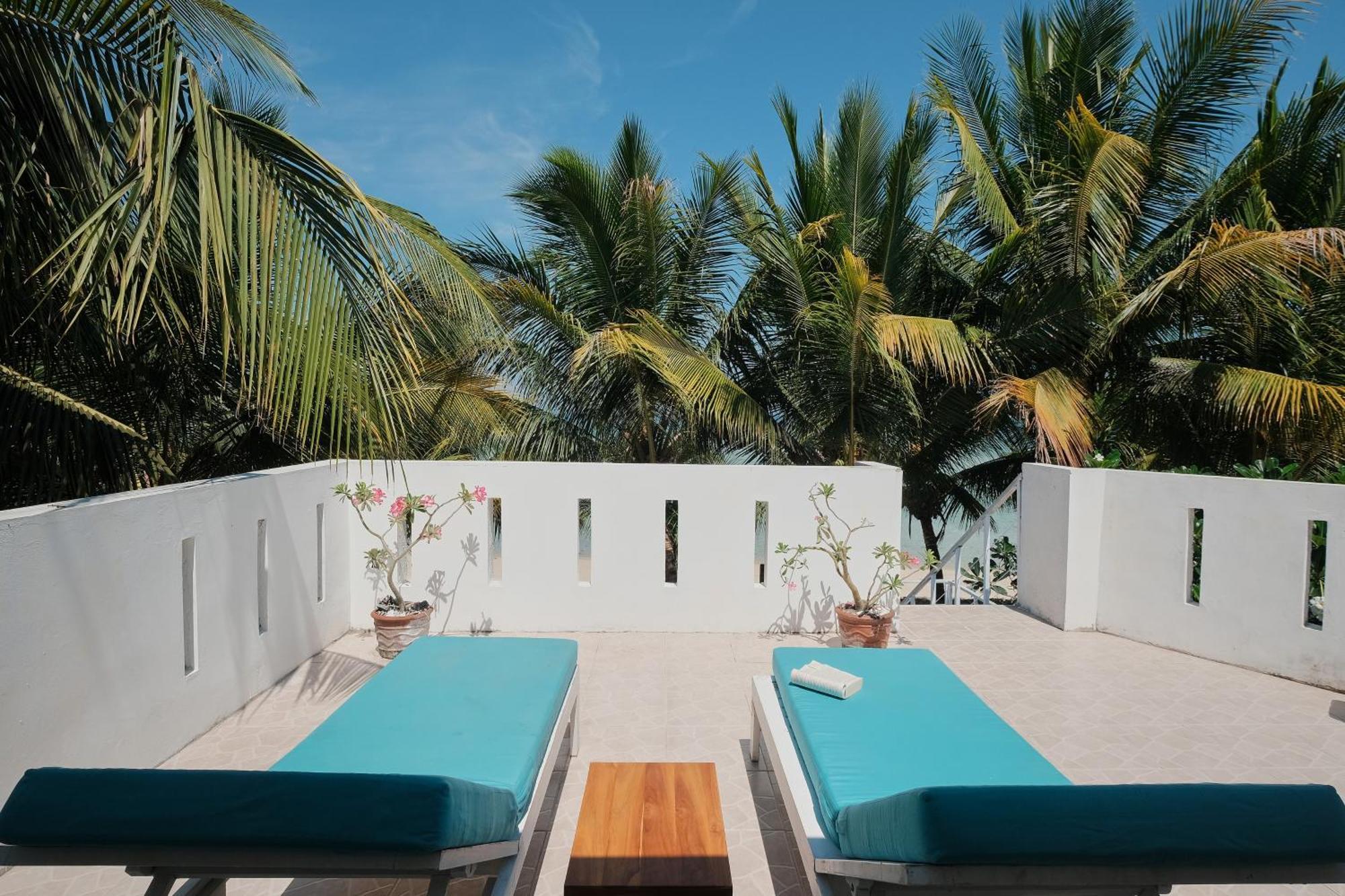 Myamo Beach Lodge Jereweh Exteriér fotografie