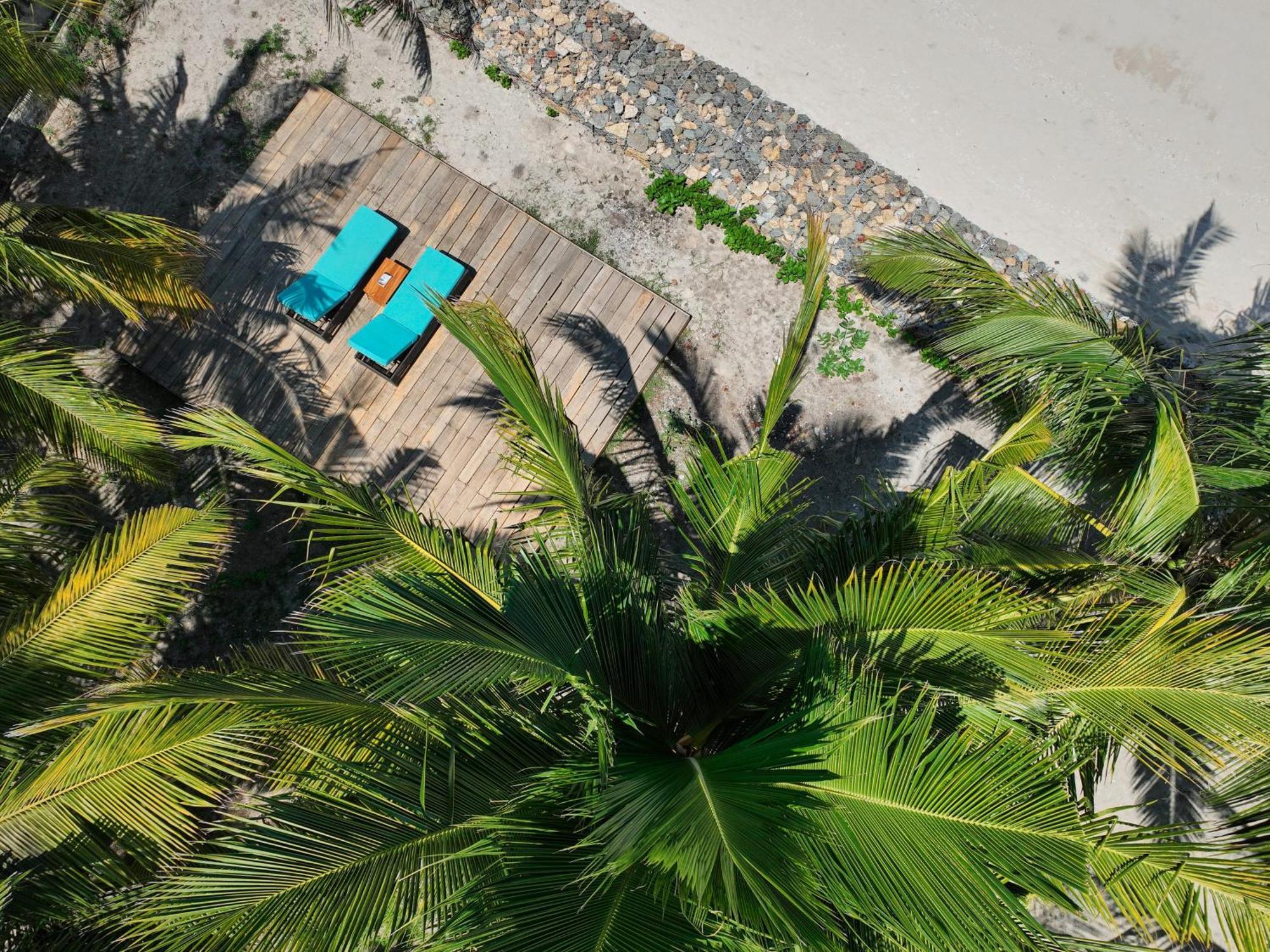 Myamo Beach Lodge Jereweh Exteriér fotografie