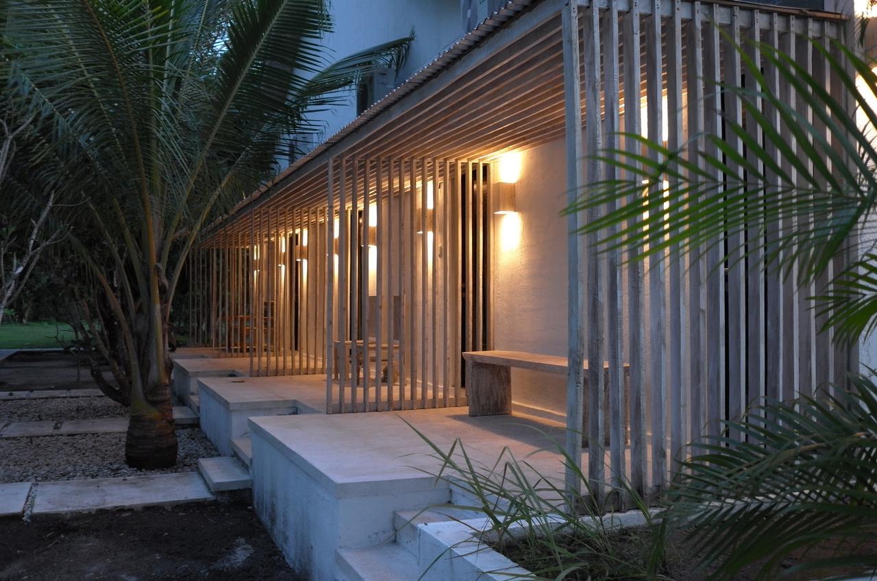 Myamo Beach Lodge Jereweh Exteriér fotografie