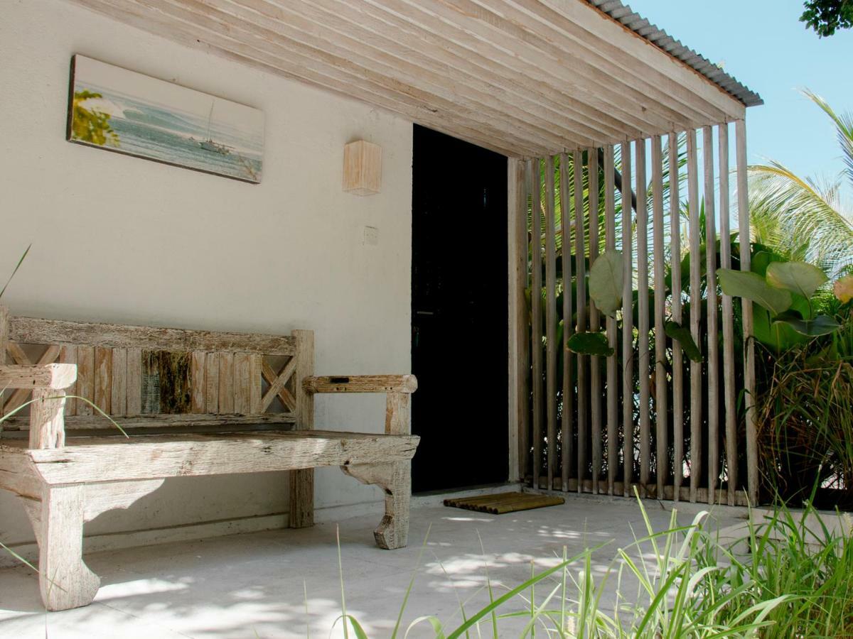 Myamo Beach Lodge Jereweh Exteriér fotografie